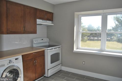 1912 Silver Ct, Trenton NJ 08690-3531 exterior