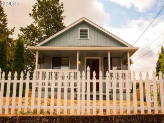 824 1 Ave, Camas WA  98607-1623 exterior
