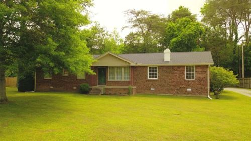 5034 Leann Dr, Pegram, TN 37143-2102