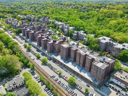 142 Garth Rd, Scarsdale NY  10583-3758 exterior