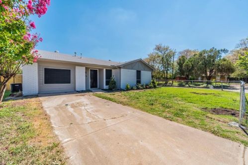 3829 Preston Dr, Fort Worth, TX 76119-2204