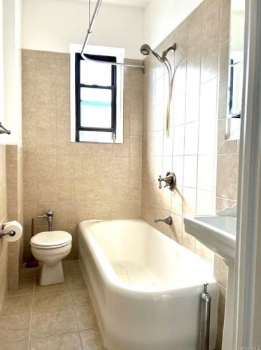 663 Locust St, Mount Vernon NY  10552-2633 exterior