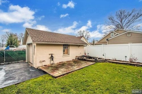 491 James St, N Milford NJ  07646-1023 exterior