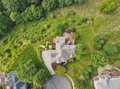 8015 Falcon Ct, Gibsonia, PA 15044-6057