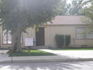 719 31st St, Bakersfield CA  93301-2217 exterior