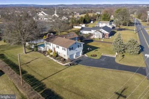 2221 Swamp Pike, Gilbertsville PA  19525-9654 exterior