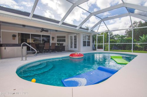 8615 96th Ct, Vero Beach, FL 32967-3449
