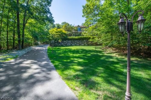 19 Marisa Ct, West Milford NJ  07480-3000 exterior