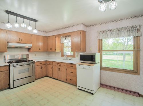 140 Congress Dr, West Bend WI  53095-9518 exterior