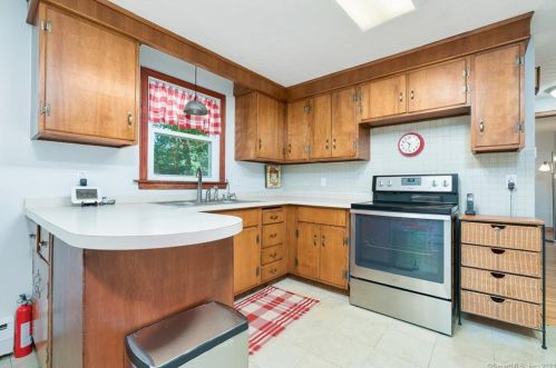 73 Notch Rd, Manchester CT  06043-7421 exterior