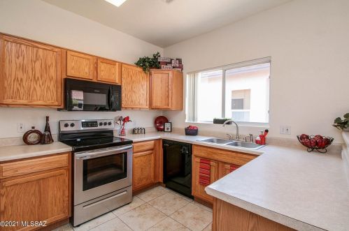 9551 Englewood Dr, Tucson, AZ 85743-5434