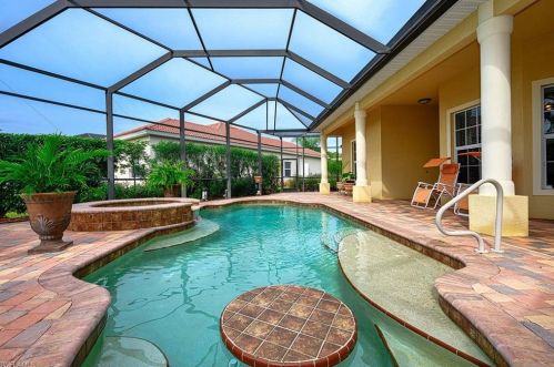 10218 Avonleigh Dr, Bonita Springs FL 34135-7059 exterior