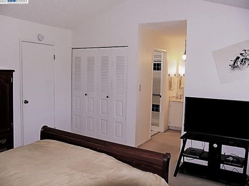 25083 Oakridge Ct, Hayward CA  94541-6938 exterior