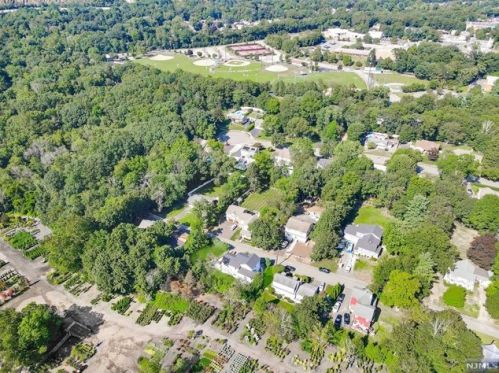 21 Bailey Ave, Oakland NJ  07436-1802 exterior