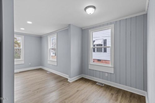 921 Graham St, Burlington NC  27217-6062 exterior