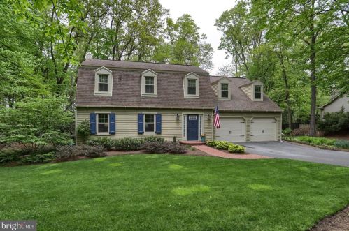 319 Laurel Dr, Swatara, PA 17033-2626