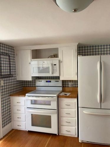 19 Oak St, Hopkinton RI  02804-2210 exterior