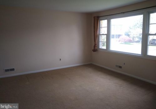 725 Abbey Ln, Lansdale, PA 19446-4214