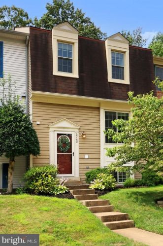 5740 Burke Towne Ct, Springfield, VA 22015-3135