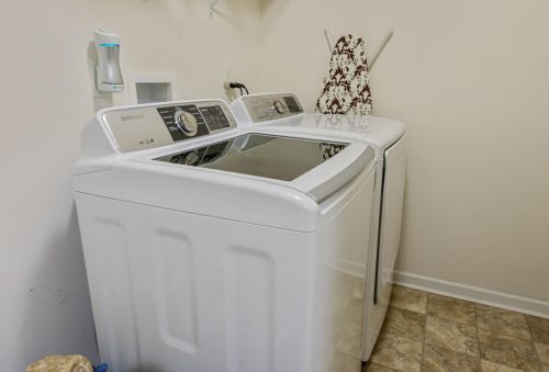 66 Kyle Dr, Tinton Falls NJ  07712-7536 exterior