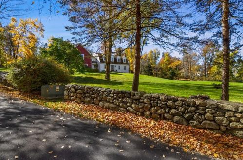 75 Chestnut Hill Rd, Ridgefield CT  06877-1202 exterior