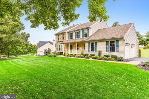 18 Huntsman Dr, Boothwyn, PA 19060-1212
