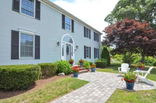 49 Canoe Pond Dr, Brewster, MA 02631-2309