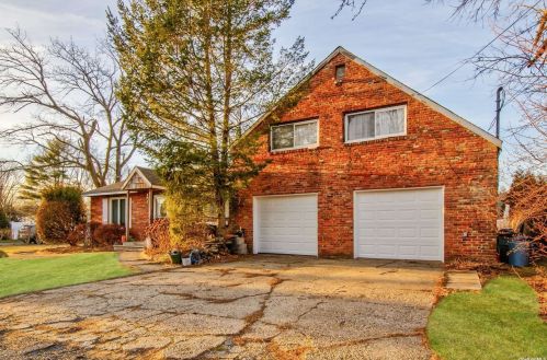 516 3rd Ave, Elwood, NY 11731-3434