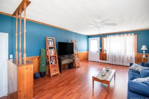 28 Marshall Rd, Windsor Locks, CT 06096-1202