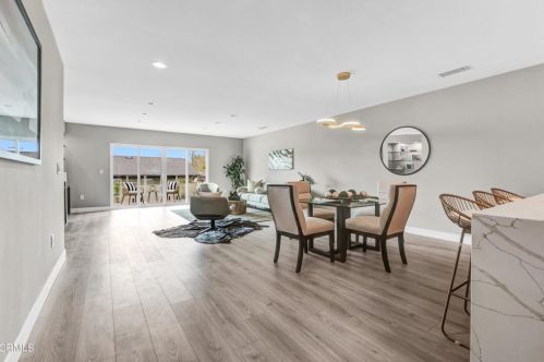 2492 New York Dr, Altadena CA  91001-3642 exterior
