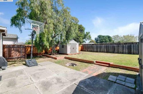 15928 Via Alamitos, San Lorenzo CA  94580-1435 exterior