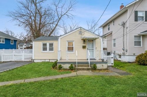 630 Harvard St, N Milford NJ  07646-2907 exterior