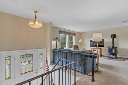 45 Wayne Dr, Middletown, NY 10940-6684