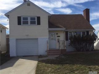 158 Bay Ave, Freeport, NY 11520-5440