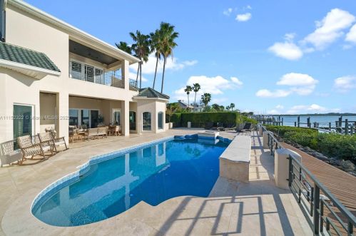 4828 Peninsula Dr, Daytona Beach FL 32127-7203 exterior