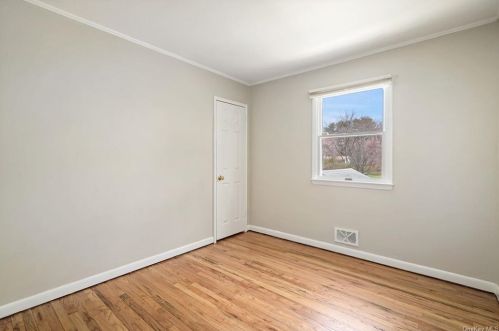 2810 Hedge St, Yorktown Hgts NY  10598-3039 exterior