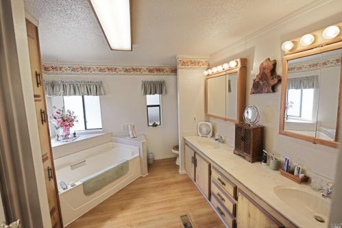 8028 Cliffrose St, Windsor CA  95492-9539 exterior