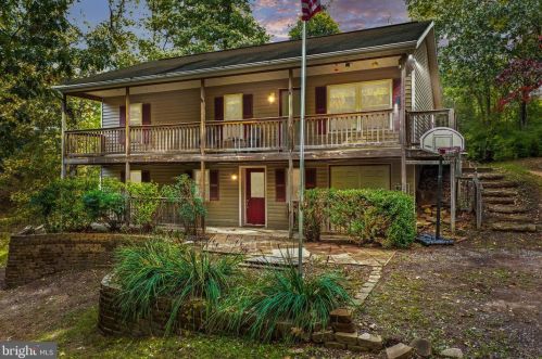 96 Edge Of The Woods Ln, Hedgesville, WV 25427-4152