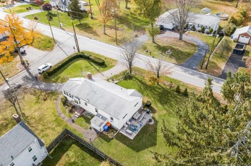 98 Ballfall Rd, Middletown CT  06457-2328 exterior