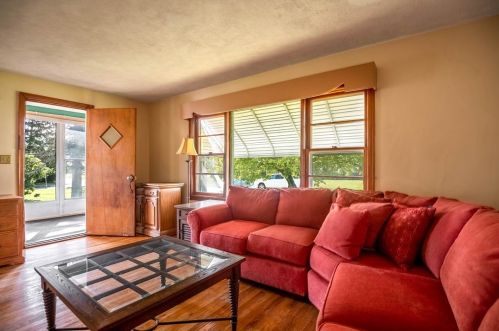 1099 Haig St, Hermitage PA  16146-2856 exterior