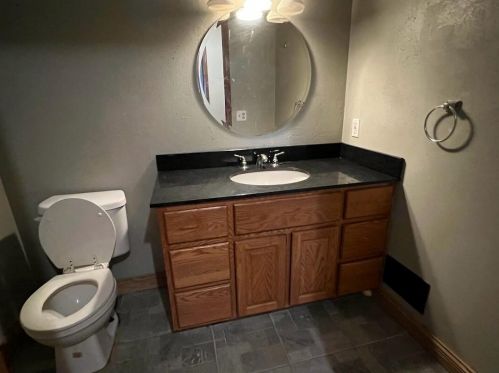 6050 Calumet Rd, Milwaukee, WI 53223-4129