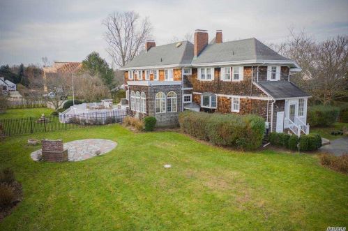 92 Windsor Ave, Brightwaters, NY 11718-1505