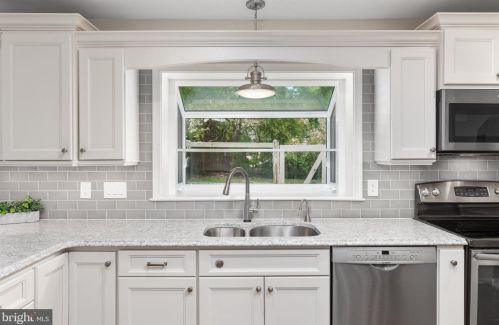 1125 Artic Quill Rd, Herndon VA  20170-3603 exterior