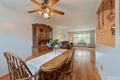 291 Park Dr, Woodbridge NJ  07095-0020 exterior