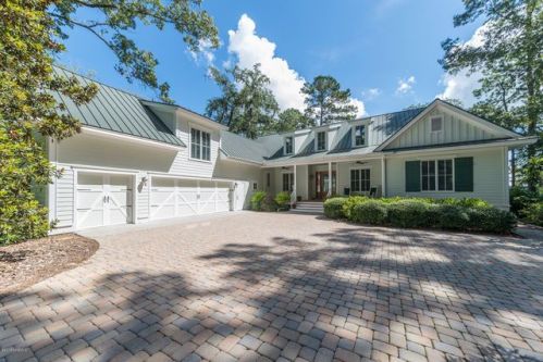 4 Dolphin Ln, Bluffton, SC 29909-4016