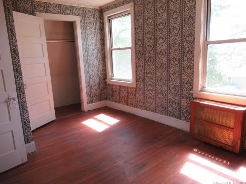 68 Raymond St, United States Coast Guard Ac CT  06320-3816 exterior