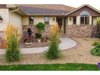 1684 Lakeland Cir, Lino Lakes, MN 55038-8768