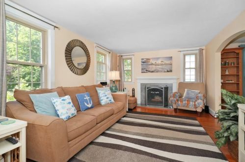 409 Eaton St, Providence, RI 02908-2153