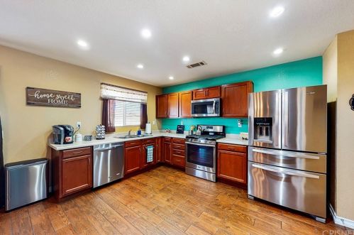 43123 Fleetwood Dr, Lancaster CA 93535-5213 exterior