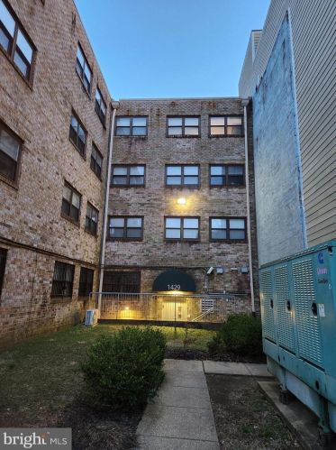 1429 Girard St, Washington, DC 20017-2941